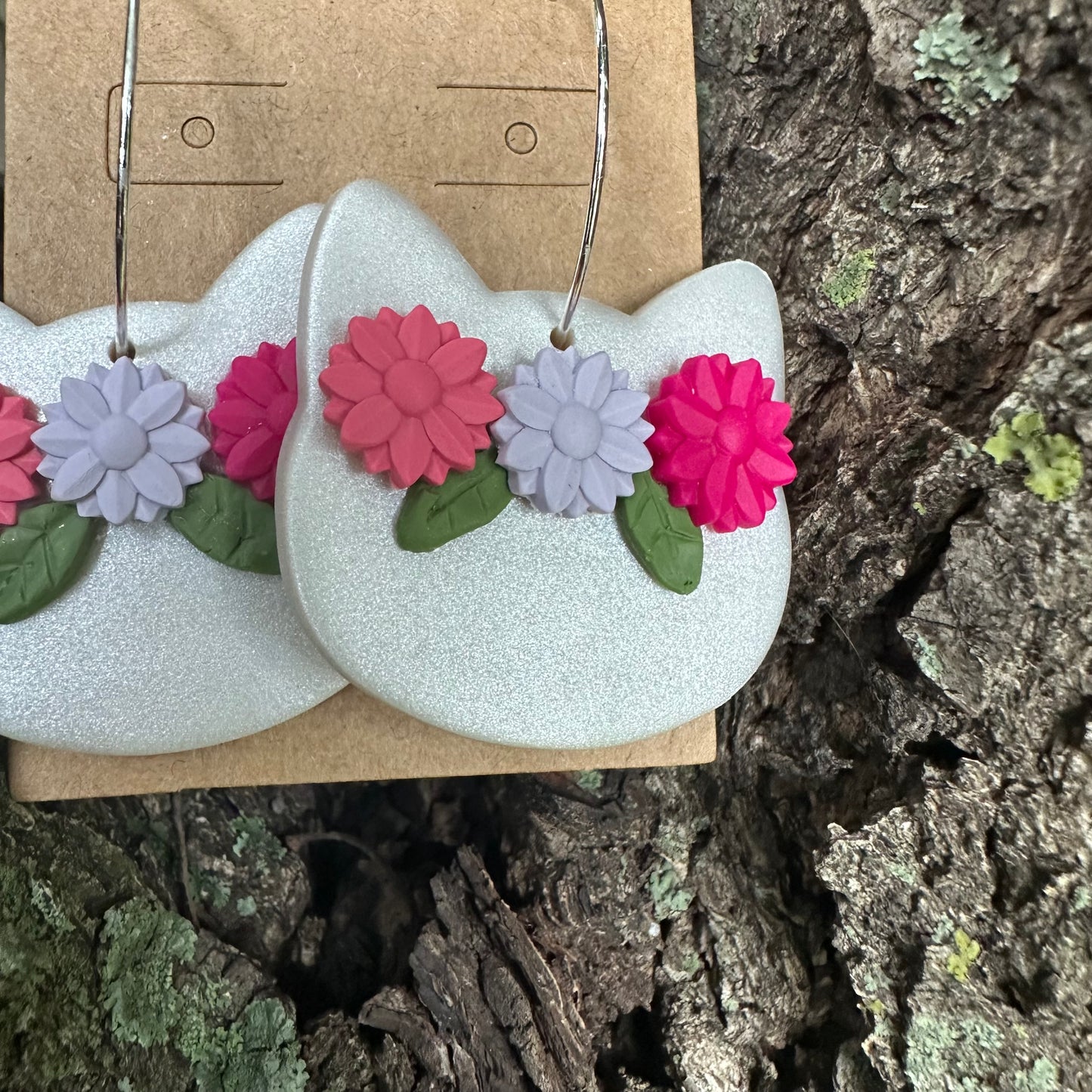Pearl White Floral Cat